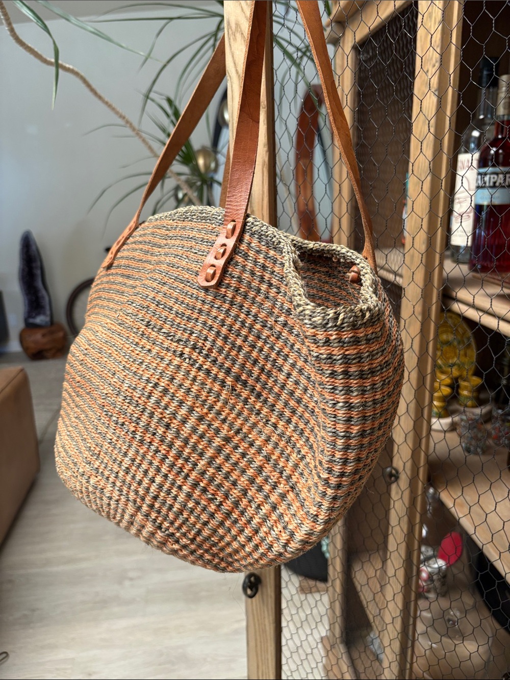 Vintage Sisal Tote Bag with Leather Trim - Picture 4 of 12